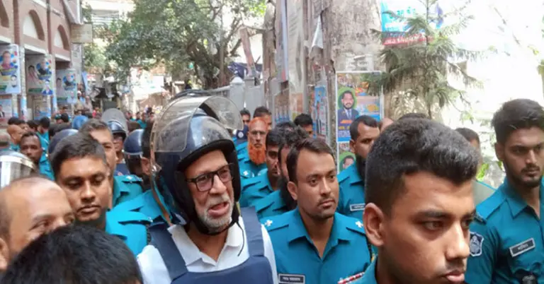 আদালত চত্বরে সাবেক মন্ত্রী লতিফ সিদ্দিকী